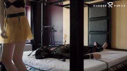'Facesitting on the Restricted Rubber-Slave' screenshot nº 36
