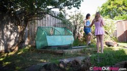 'Lexi & Ruby Tuesday - Yard Work' screenshot nº 3
