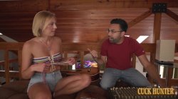 Captura de 'Tall Curvy Blonde Lovely Lo Rides Husband's Studio Friend BBC' nº 14