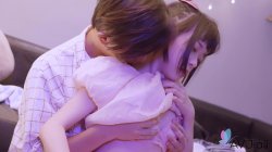 Captura de 'Yuli and Her New Friend Go Back to His Place and She Sucks His Dick' nº 35
