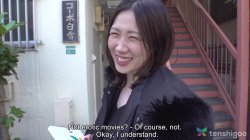'Azusa Ono Is a Housewife Who Goes Behind Her Husbands Back to Be a Pornstar' screenshot nº 5