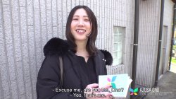 'Azusa Ono Is a Housewife Who Goes Behind Her Husbands Back to Be a Pornstar' screenshot nº 1