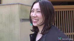 'Azusa Ono Is a Housewife Who Goes Behind Her Husbands Back to Be a Pornstar' screenshot nº 3