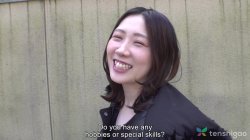 'Azusa Ono Is a Housewife Who Goes Behind Her Husbands Back to Be a Pornstar' screenshot nº 4