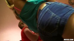 Captura de 'MOFOS: Real Slut Party 10' nº 2