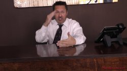 Captura de 'Your Wife & Your Boss: Cuckold Blowjob' nº 5