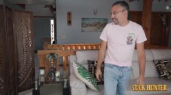 Captura de 'Sexy Stripper Wife Slay Kay Surprise Bouncer By Riding His BBC' nº 1