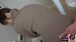 'Bath Cleaning Housewife Gets a Surprise Visit at Home. Muscle Guy Joins In, Wild 3P Goes Out of Control!' screenshot nº 8