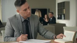 Captura de 'Girls At Work: The Firm' nº 2
