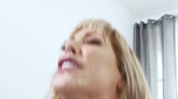 Captura de 'Busty Wives Next Door 2' nº 55
