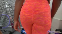 Captura de 'Horny Interracial Lesbian Threesome' nº 29