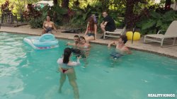 'Moms Lick Teens Vol. 38' screenshot nº 11