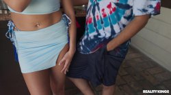 'Moms Lick Teens Vol. 38' screenshot nº 12