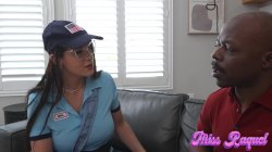 'Phat Ass Mail Lady Delivers Pussy To BBC' screenshot nº 20