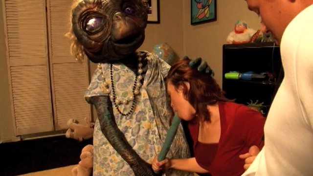Alien Fuck Beautiful Girl with a Boy streaming at Smut Factor
