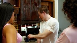 'Naughty MILFs 3' screenshot nº 12