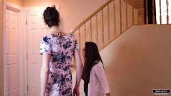 'Trans Girl Fucks MILF Realtor' screenshot nº 4