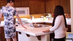 'Trans Girl Fucks MILF Realtor' screenshot nº 5