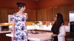 'Trans Girl Fucks MILF Realtor' screenshot nº 7