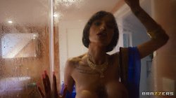 Captura de 'Wet Hot Indian Wedding' nº 86