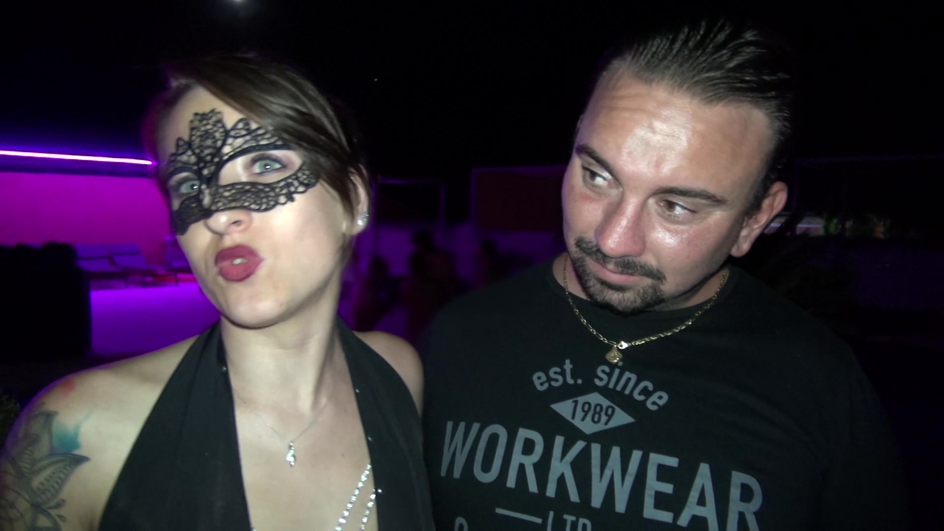 french paare im swinger club masked
