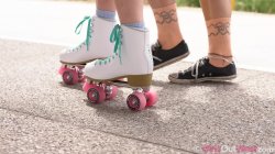 Captura de 'Audrey Quinn & Taylah Rose: Roller Skating' nº 19