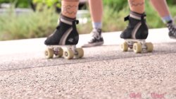 Captura de 'Audrey Quinn & Taylah Rose: Roller Skating' nº 32