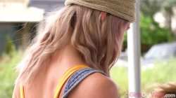 Captura de 'Audrey Quinn & Taylah Rose: Roller Skating' nº 8