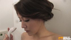 Captura de 'Japanese MILF Takes Shower, Masturbates Solo, And Then Gives Blowjob In POV' nº 15