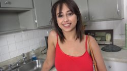Captura de 'Desperate Teens Evicted 2 - Big Boobs Edition' nº 90