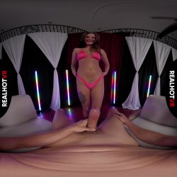 'Sky's Monster Cock Addiction' screenshot nº 3