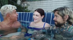 Captura de 'Fat Ass Redhead Freak Apra Shay Squirts After Spa Day' nº 17