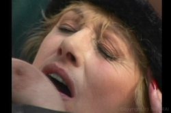 Captura de '10 Worldwide Grannies' nº 132