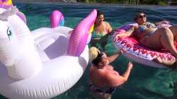 Captura de 'Plumper Pool Party' nº 8
