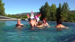 Captura de 'Plumper Pool Party' nº 39