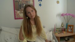 'Sticky Facial for Gorgeous Teen Dorthy, A' screenshot nº 1