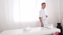 'A delicious babe came for a massage' screenshot nº 4