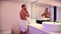Captura de 'My Wife Tans In A Swingers Club' nº 127