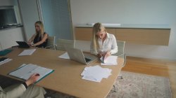 Captura de 'Office Party' nº 2