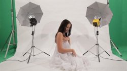 Captura de 'Hustler's Untrue Hollywood Stories: Miley Cyrus' 18th Birthday' nº 95