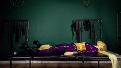 Captura de 'Rubber Makes Lizanne Comes Hard in Rubber' nº 23