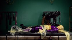Captura de 'Rubber Makes Lizanne Comes Hard in Rubber' nº 59