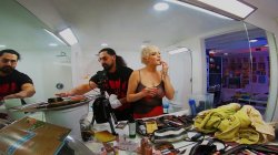 Captura de 'Lobby Season 4 Episode 5: Facial, The' nº 109