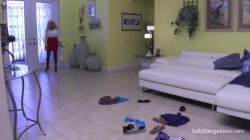 Captura de 'Trespassers Caught - Part 2 Sharing Step-Sister & The Dick' nº 21