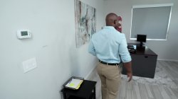 Captura de 'Busty Girlfriend Jackie Hoff Gets Cuckold From Big Dicked Boss' nº 5