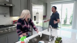 Captura de 'Petite Wife Kay Carter In Cuckold With Brother Hygenic' nº 10