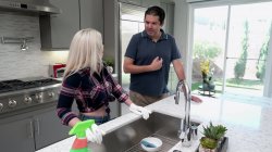 Captura de 'Petite Wife Kay Carter In Cuckold With Brother Hygenic' nº 12