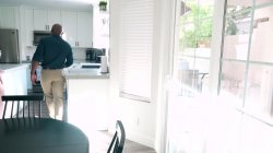 Captura de 'Big Tits Wife Hot Ass Hollywood Cuckolds With Big Dick Neighbor' nº 5