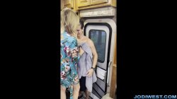 'Cock Hungry Cougar Hooks Up With Young Stud' screenshot nº 9