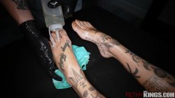 'Tattooed Brunette Massaged and Fucked' screenshot nº 59